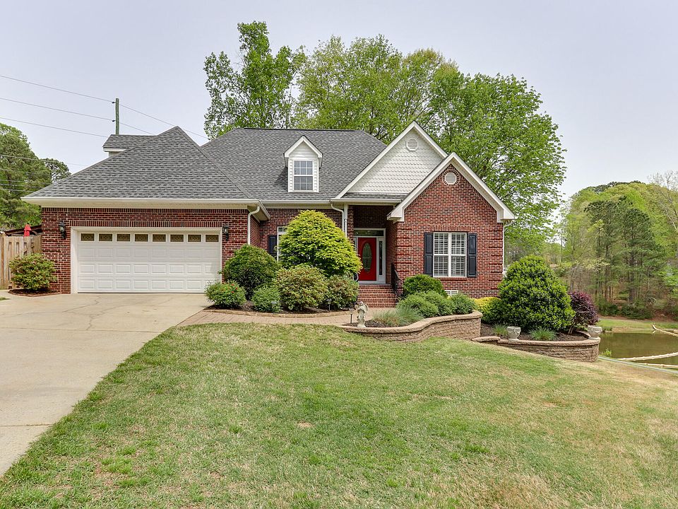 1st image of 135 Lake Point Dr