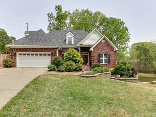 135 Lake Point Dr, Clayton, NC 27527