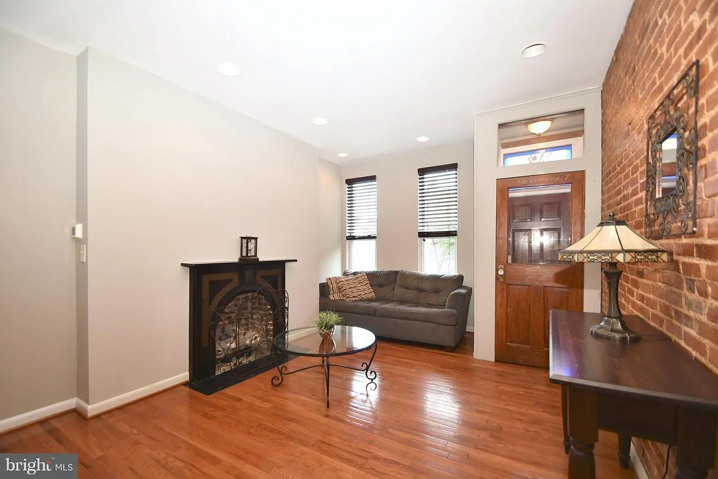 2811 Hudson St — Photo 2