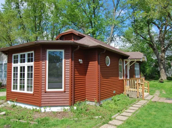 115 Greenfield Rd, Crystal Lake, IL 60014
