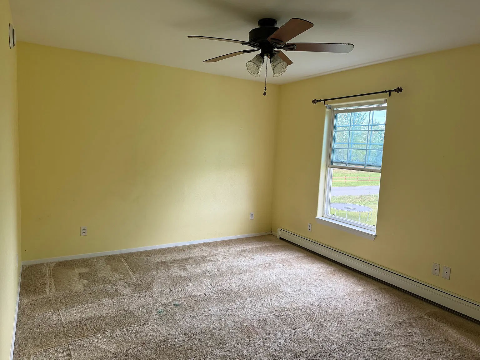 3 bed, 2390 sqft, $3,200 — Photo 3