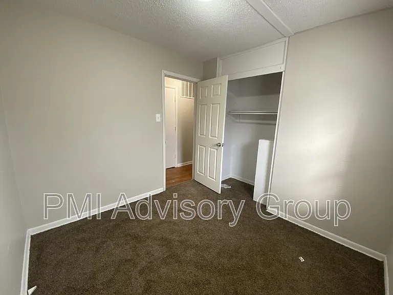 409 SE 34th St — Photo 12