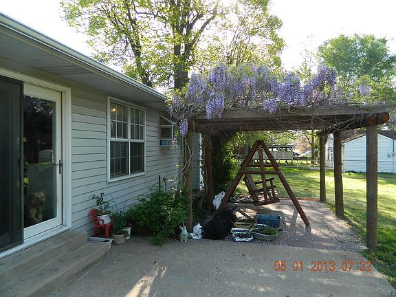 3rd image of 228 W 3rd St