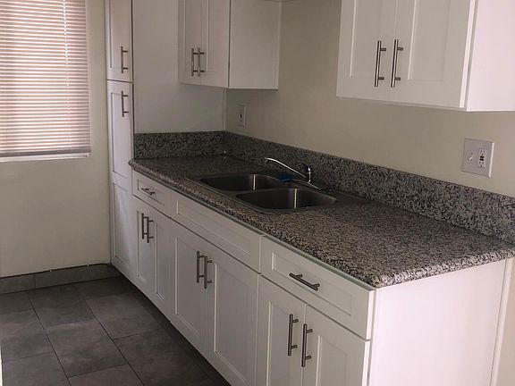 3rd image of 1342 N Mariposa Ave APT 1