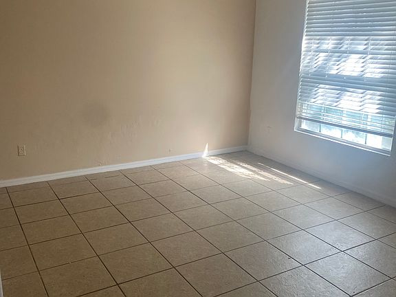 3rd image of 626 Sunset View Dr