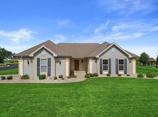 N8160 Bluebird Ct, Ixonia, WI 53036