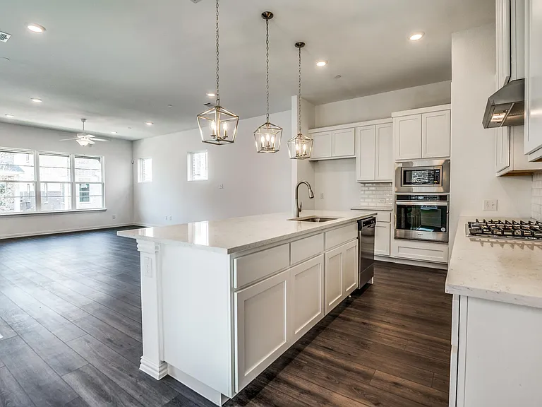 6205 Queens Path — Photo 10
