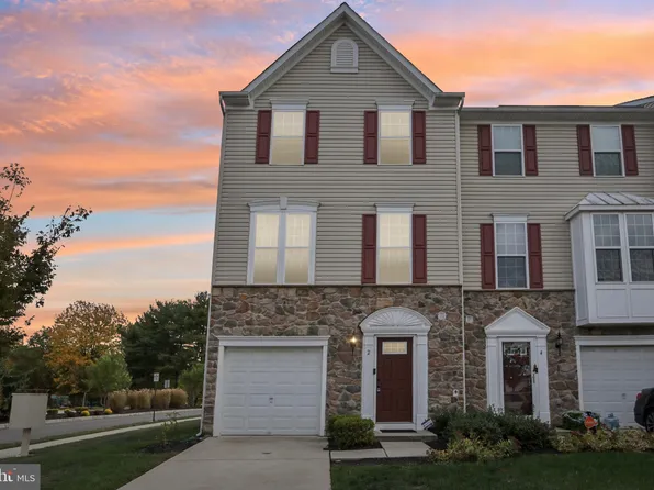 2 Benford Ln, Edgewater Park, NJ 08010