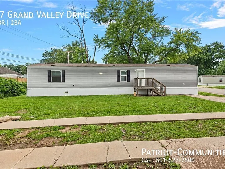 17 Grand Valley Dr — Photo 2