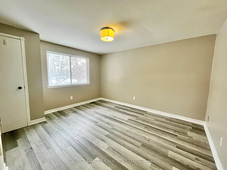 11 Chaucer Cres — Photo 10