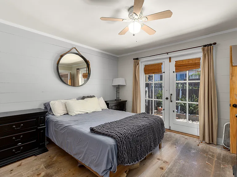 2416 Oxford Ave — Photo 17