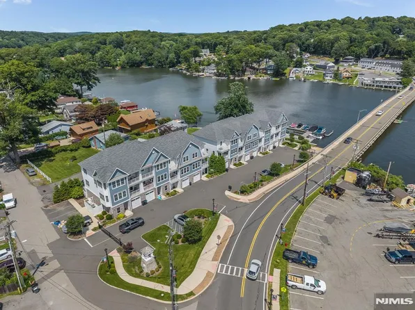 468 River Styx Rd, Hopatcong, NJ 07843