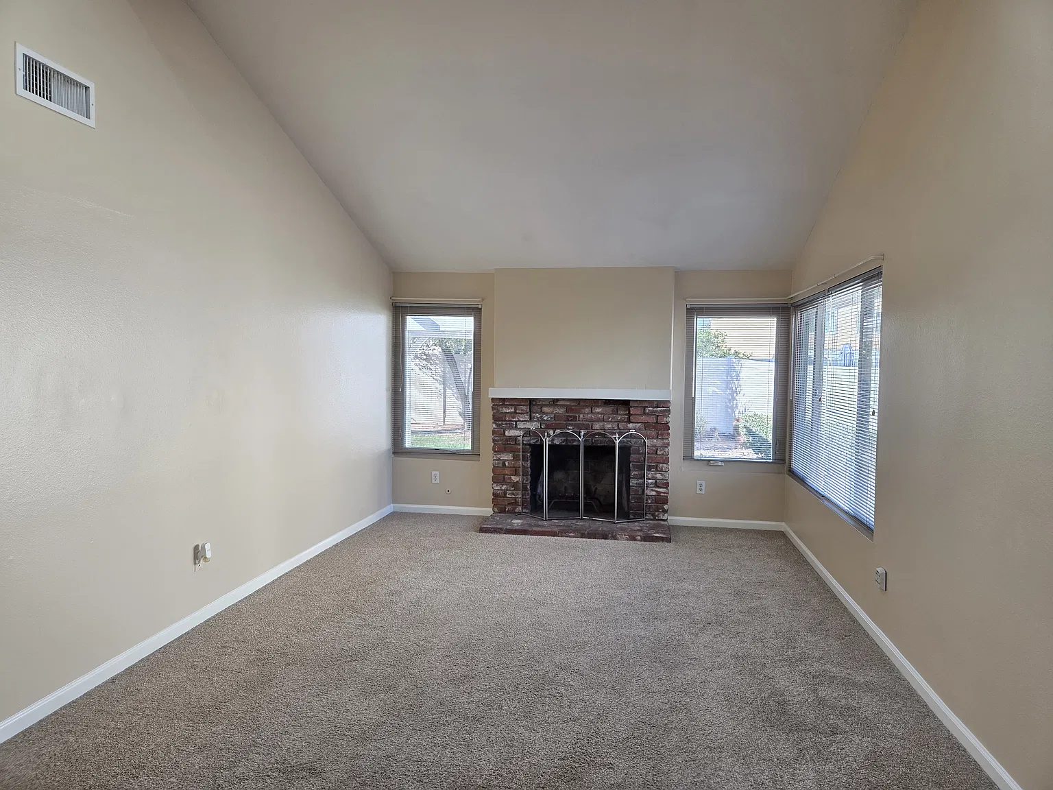 5740 Avenida Circo — Photo 2