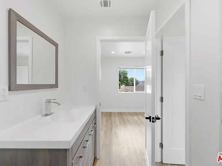 8337 Gladbeck Ave — Photo 15