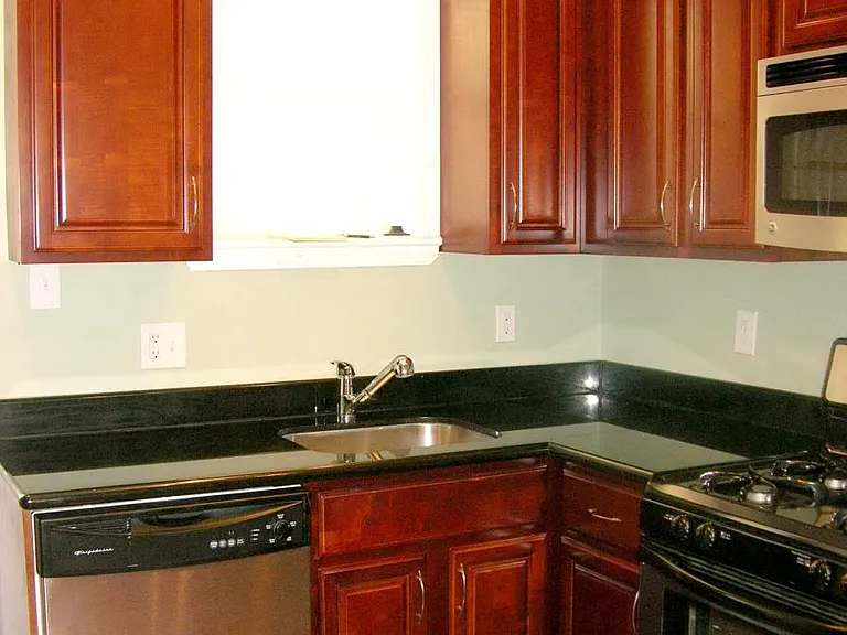2437 S Darien St — Photo 6