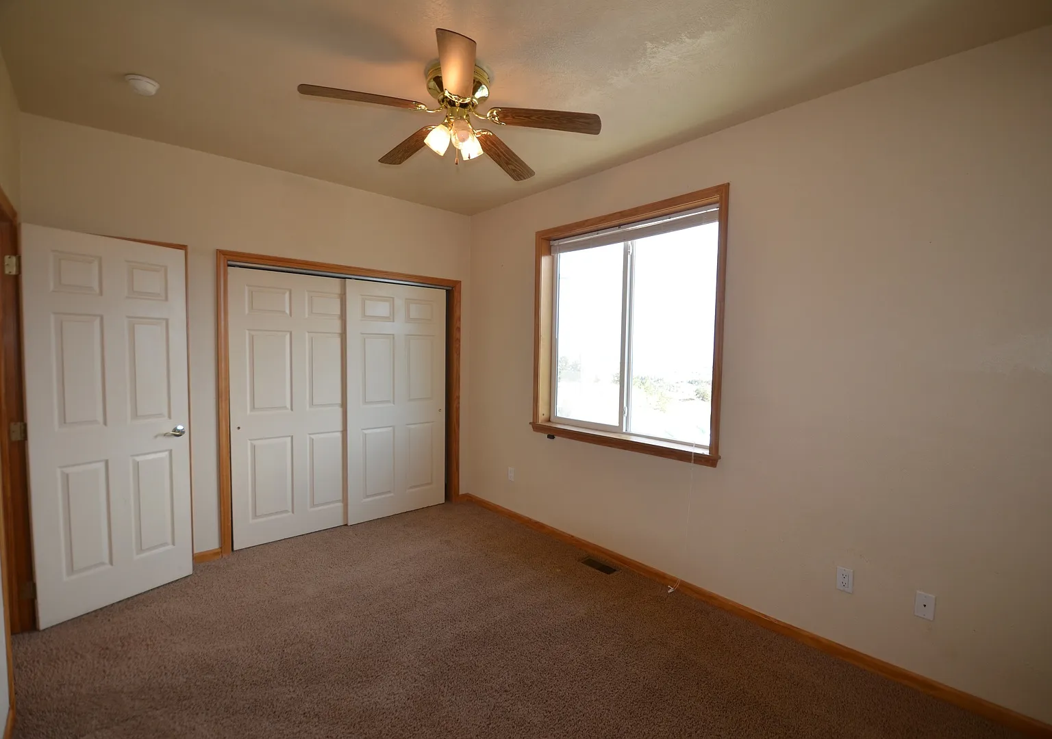 Platte View Dr. 6-Plex — Photo 2