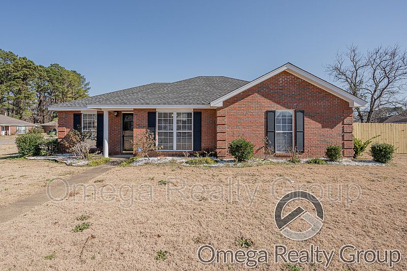 1st image of 924 Eastern Oaks Dr