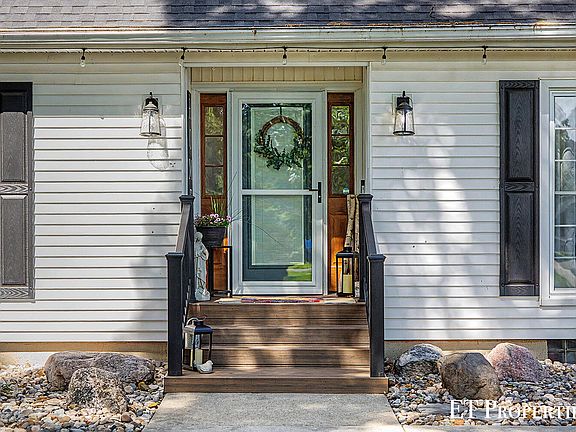 3rd image of 6645 Checkerberry Ln NE