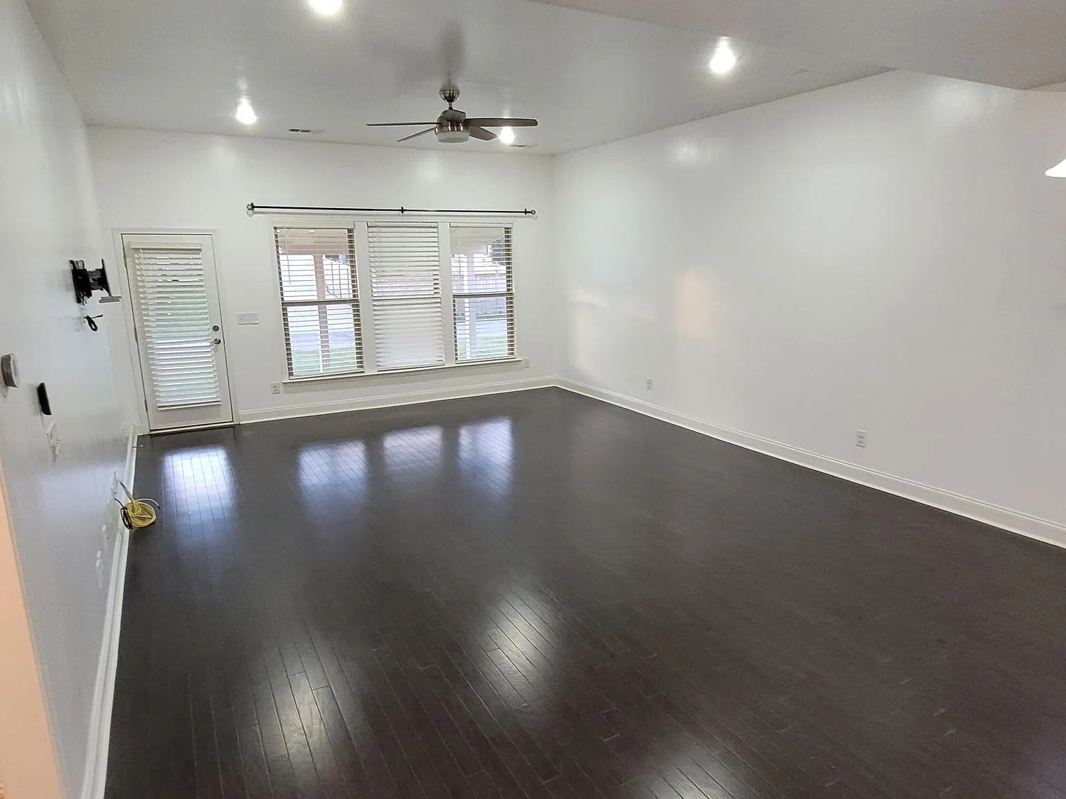 4 bed, 3.5 bath, 3200 sqft, $2,950 — Photo 4