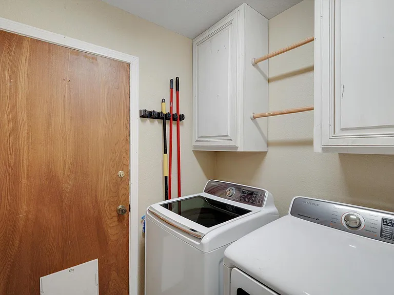 568 Sellmeyer Ln — Photo 33