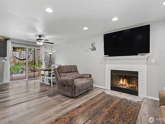 4th image of 9807 Overlook Drive NW