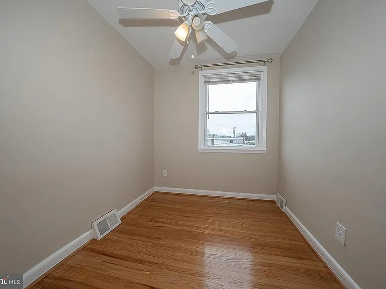 130 Ivy Ct — Photo 40