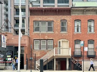 674 N Orleans St #3, Chicago, IL 60654