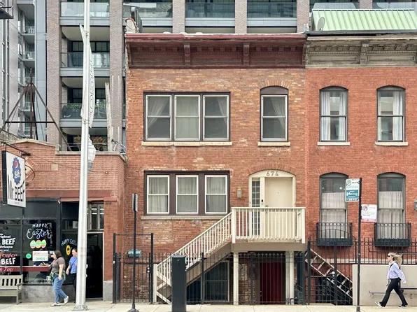 674 N Orleans St, Chicago, IL