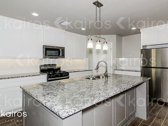 4th image of 2804 Destin Ave