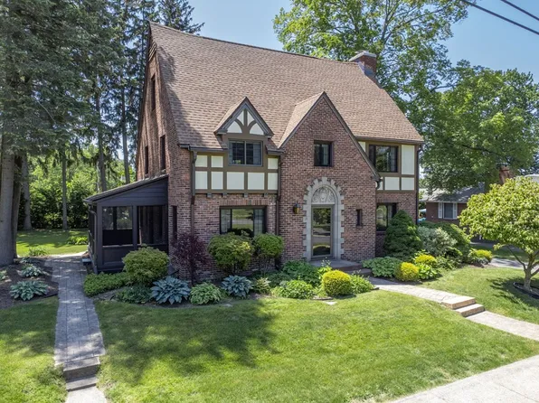 55 Hendrick St, Chicopee, MA 01020