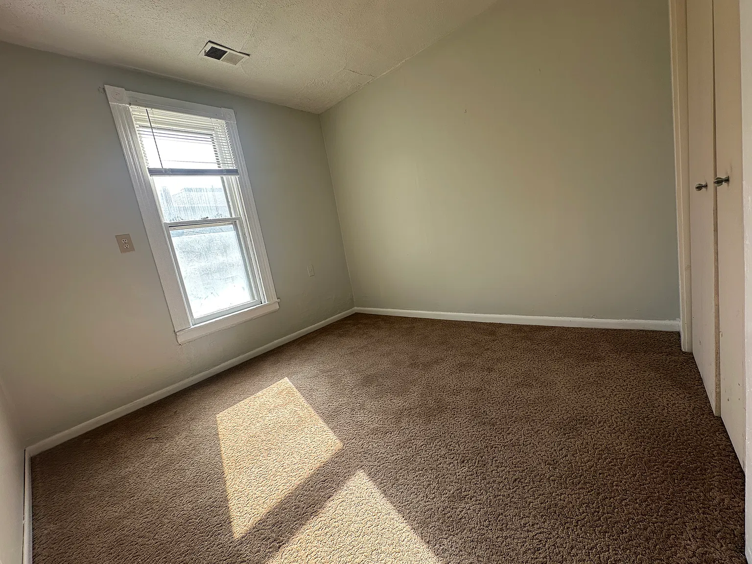 1 bed, 825 sqft, $1,035 — Photo 4