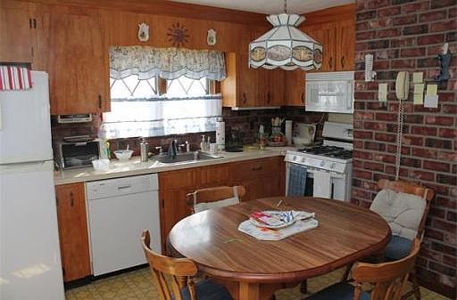 2nd image of 82 Whiton Ave