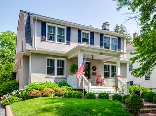 873 Summit Ave, Lake Forest, IL 60045