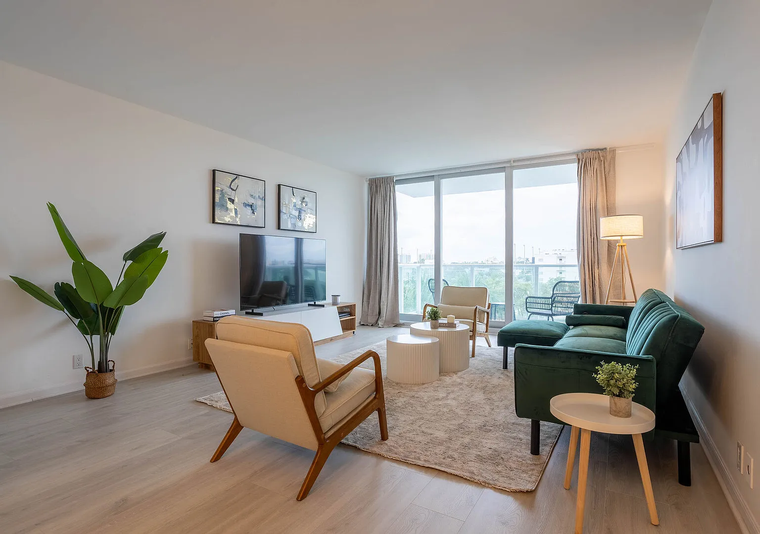1 Bedroom - Fully Furnished - South Beach GEM! — Photo 3