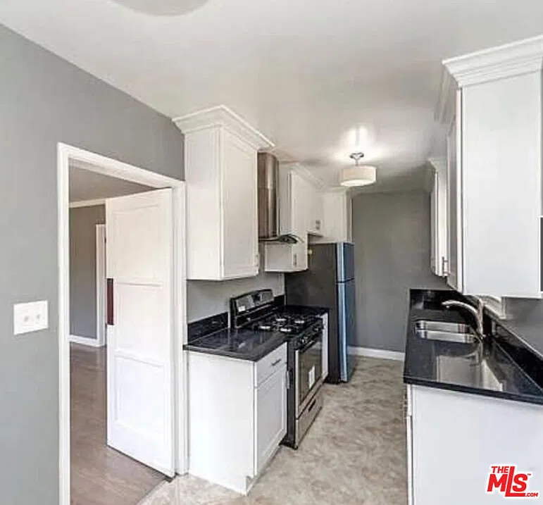 1 bed, 1.0 bath, 700 sqft, $2,999 — Photo 3