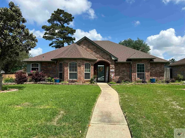 208 Trailwood Ln, Wake Village, TX 75501