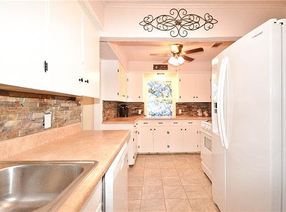 5th image of 2606 S Waverly Dr