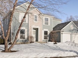 52 Southfield Dr, Vernon Hills, IL 60061