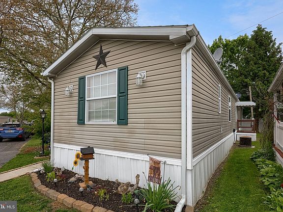 5th image of 779 Nancy Ln