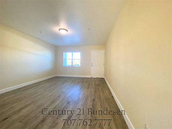 2nd image of 450 Lindberg Ln