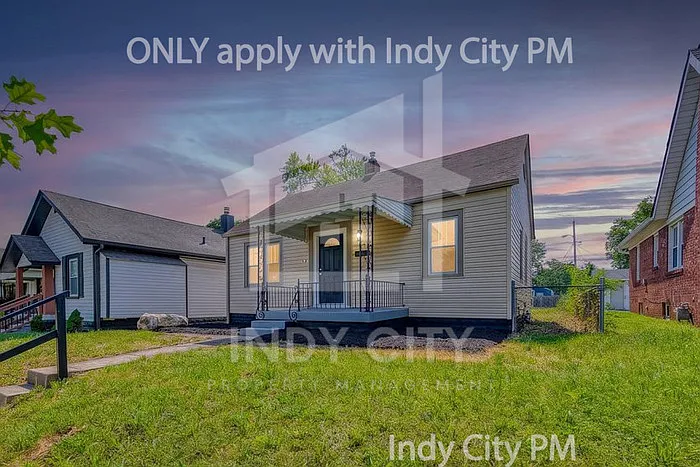 1326 N Gladstone Ave