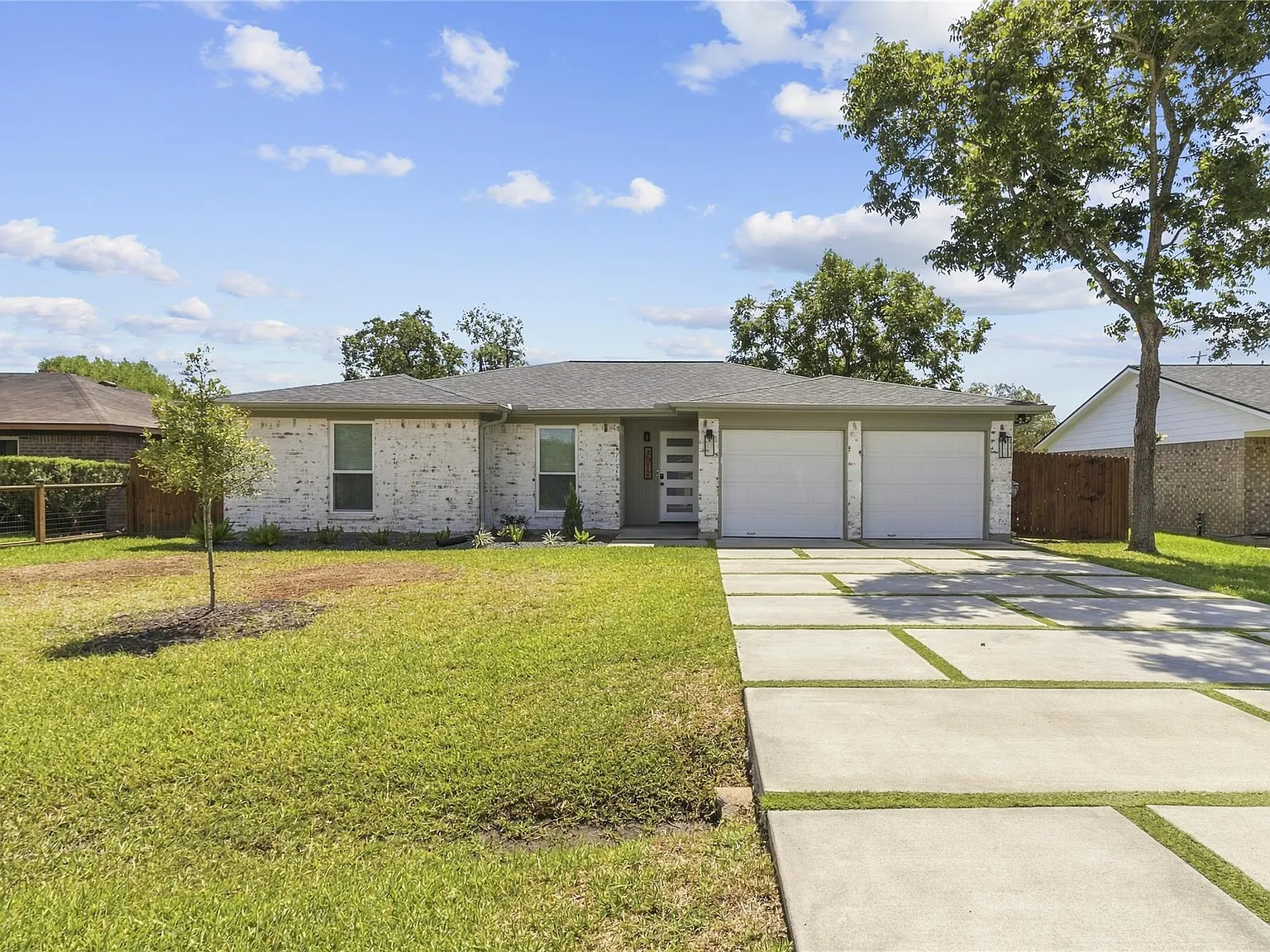 3 bed, 2.0 bath, 1446 sqft, $2,350 — Photo 2