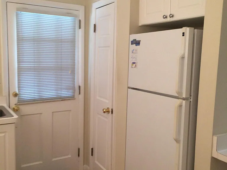 986 Greenwood Ave NE #7 — Photo 4
