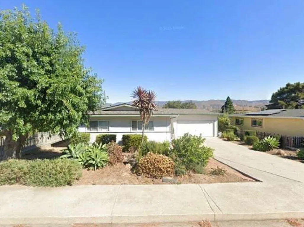3 bed, 1175 sqft, $4,400 — Photo 1