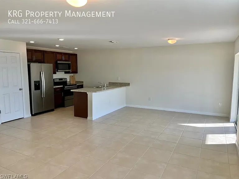 4018 NE 9th Ave — Photo 2