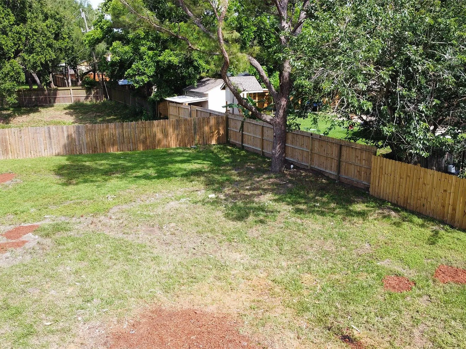 3 bed, 2.0 bath, 1680 sqft, $2,150 — Photo 2