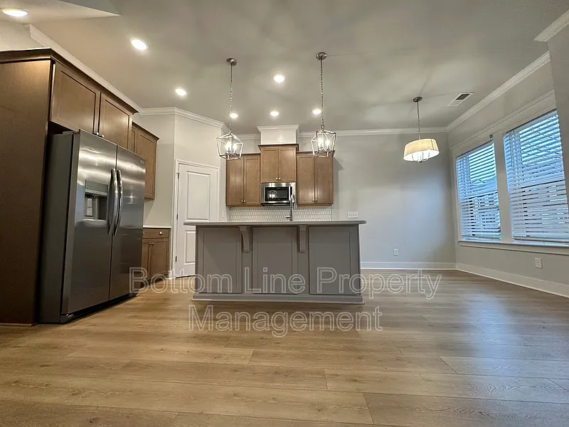 3 bed, 2.5 bath, 1593 sqft, $2,995 — Photo 4