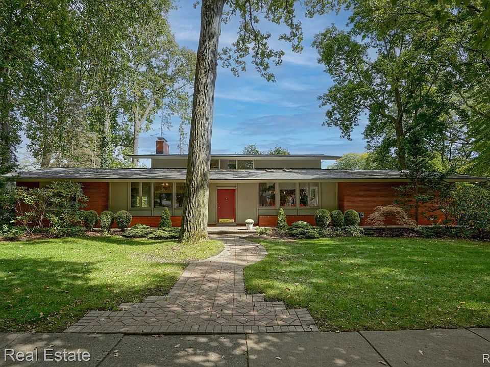 1st image of 655 McKinley St