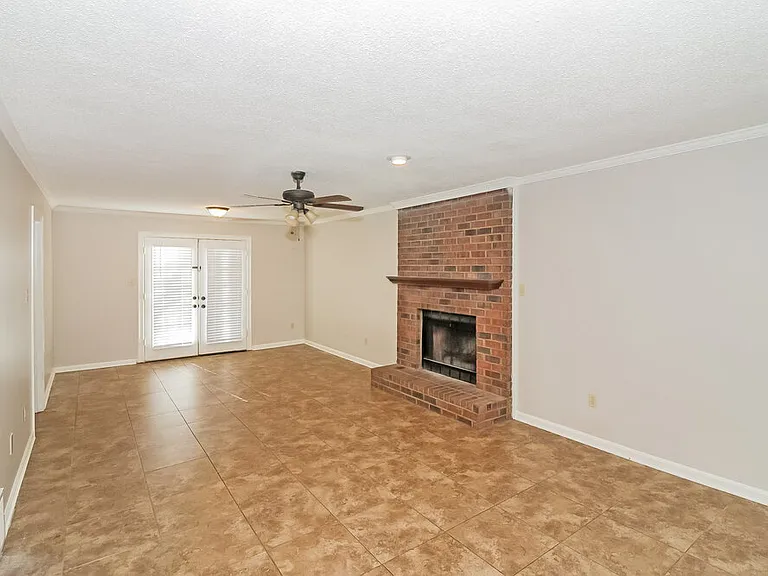 476 Griffon Dr — Photo 6