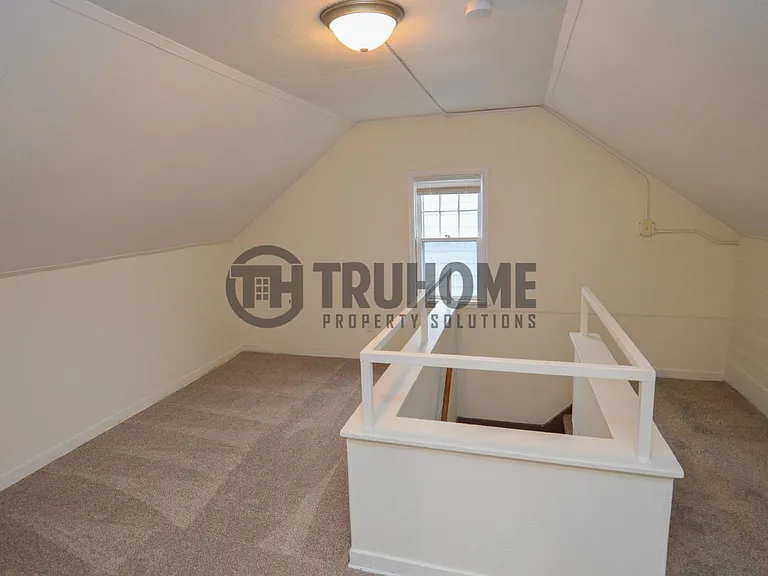 2305 University Ave — Photo 28